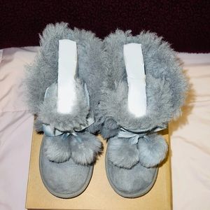 Cute gray boots ☺️